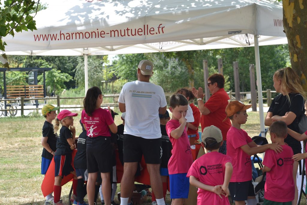 stand harmonie mutuelle - beach vert - équipe - fc saint julien divatte